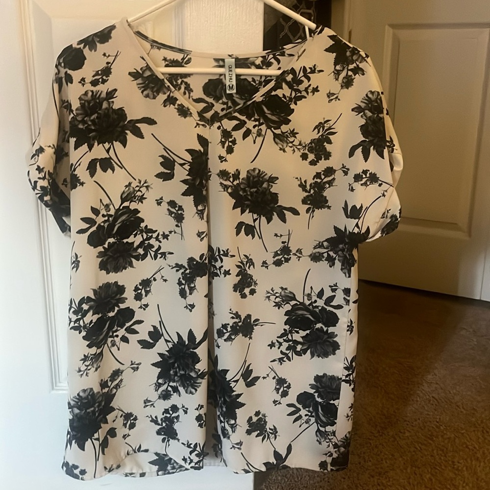 Woman’s Fashion Top!